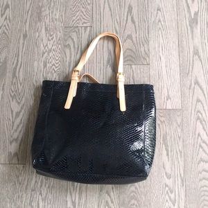 Beautiful Faux leather tote bag 🍀🌸🌸